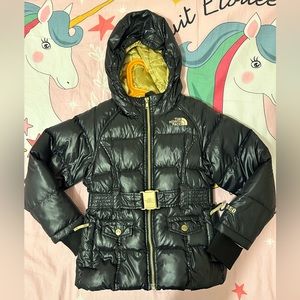 Waterproof
    The North Face GOOSE HYVENT JACKET WITH BELT In black and gold.